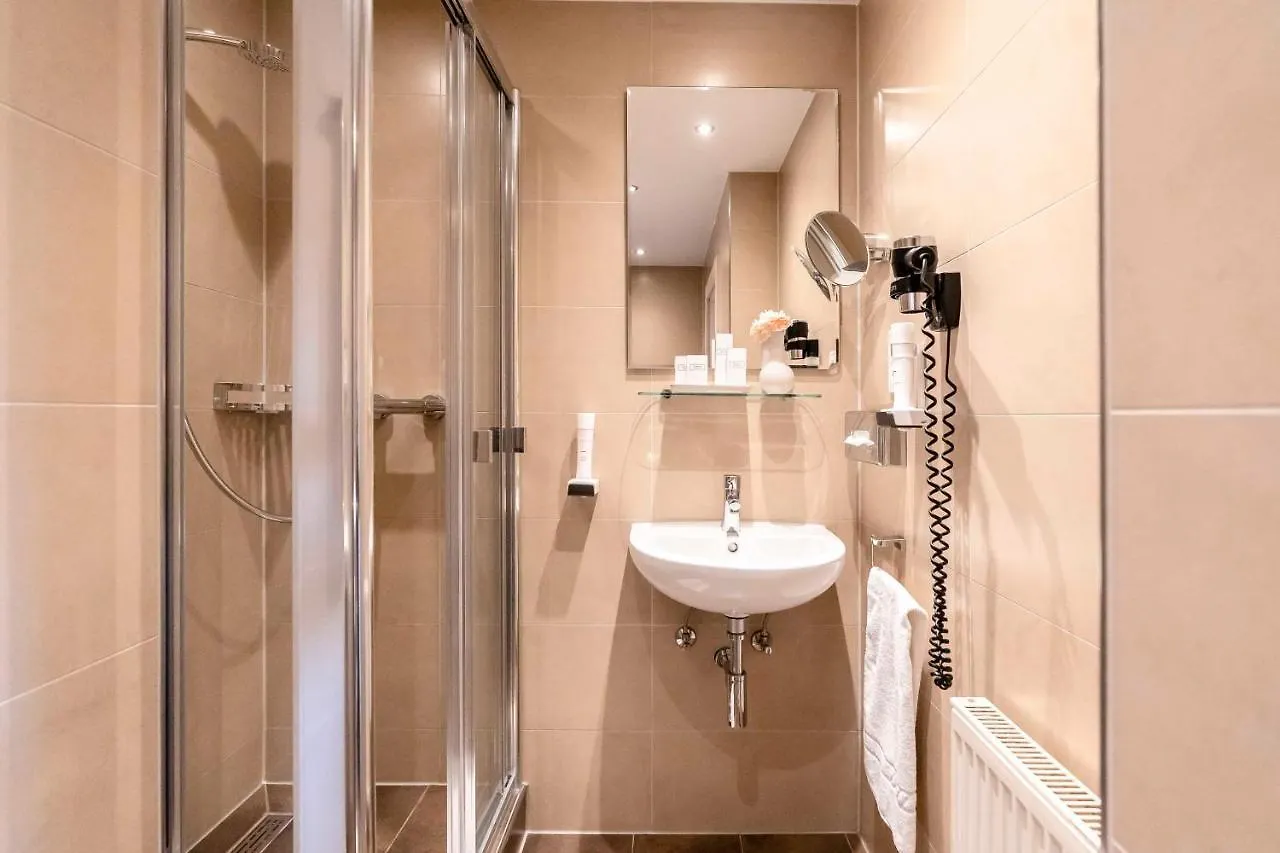 Feldmochinger Hof Hotel Munich
