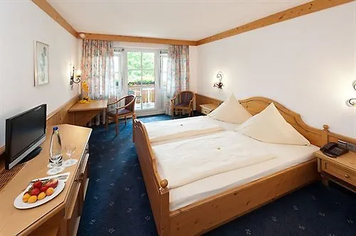 Feldmochinger Hof Hotel München 4*,